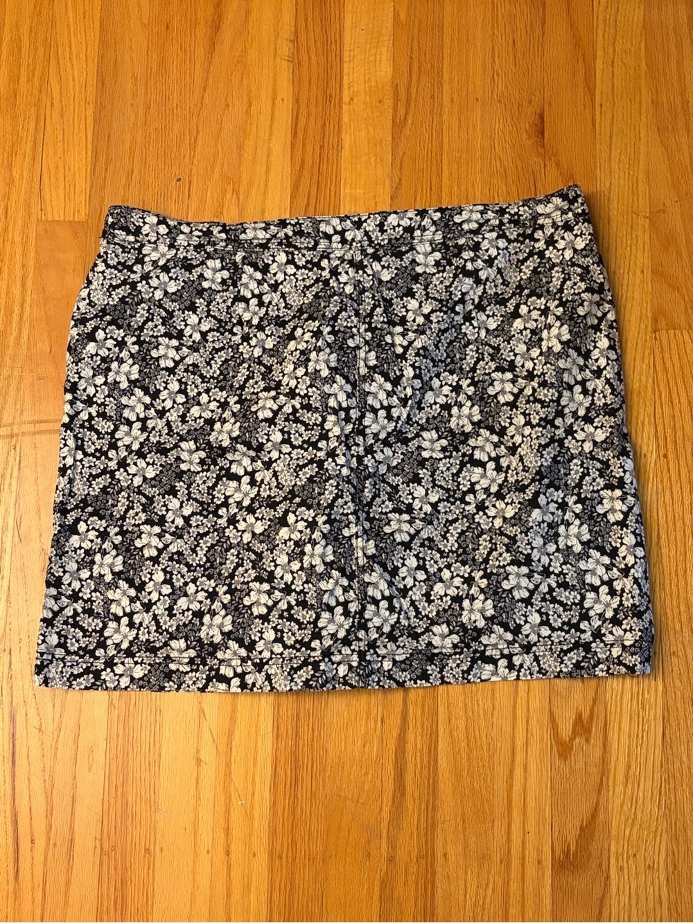 ๐ Karen Scott Black and White Floral Skort - 16 NWOT - Picture 3 of 5